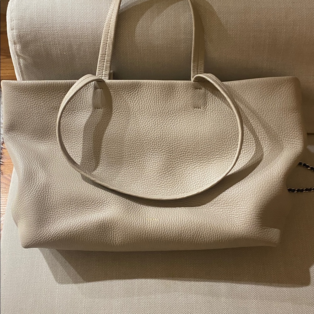 CUYANA SMALL LEATHER TOTE